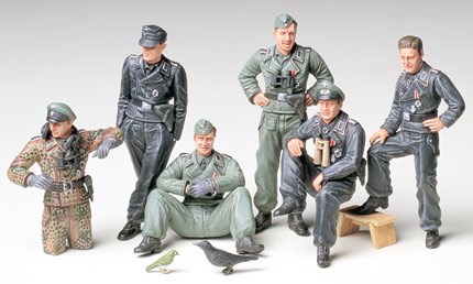 Byggmodell gubbe - German tank crew at rest - 1:35